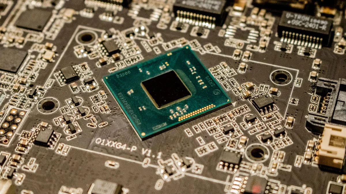 AMDとCerebras、AI推論で提携